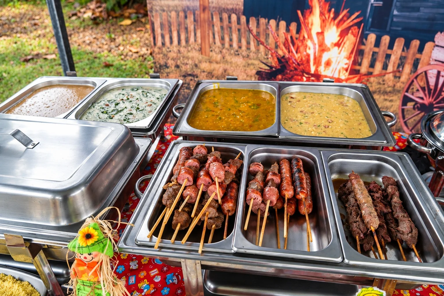 Buffet de festa junina com churrasqueira